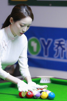 宝贝对着摄像头自己做